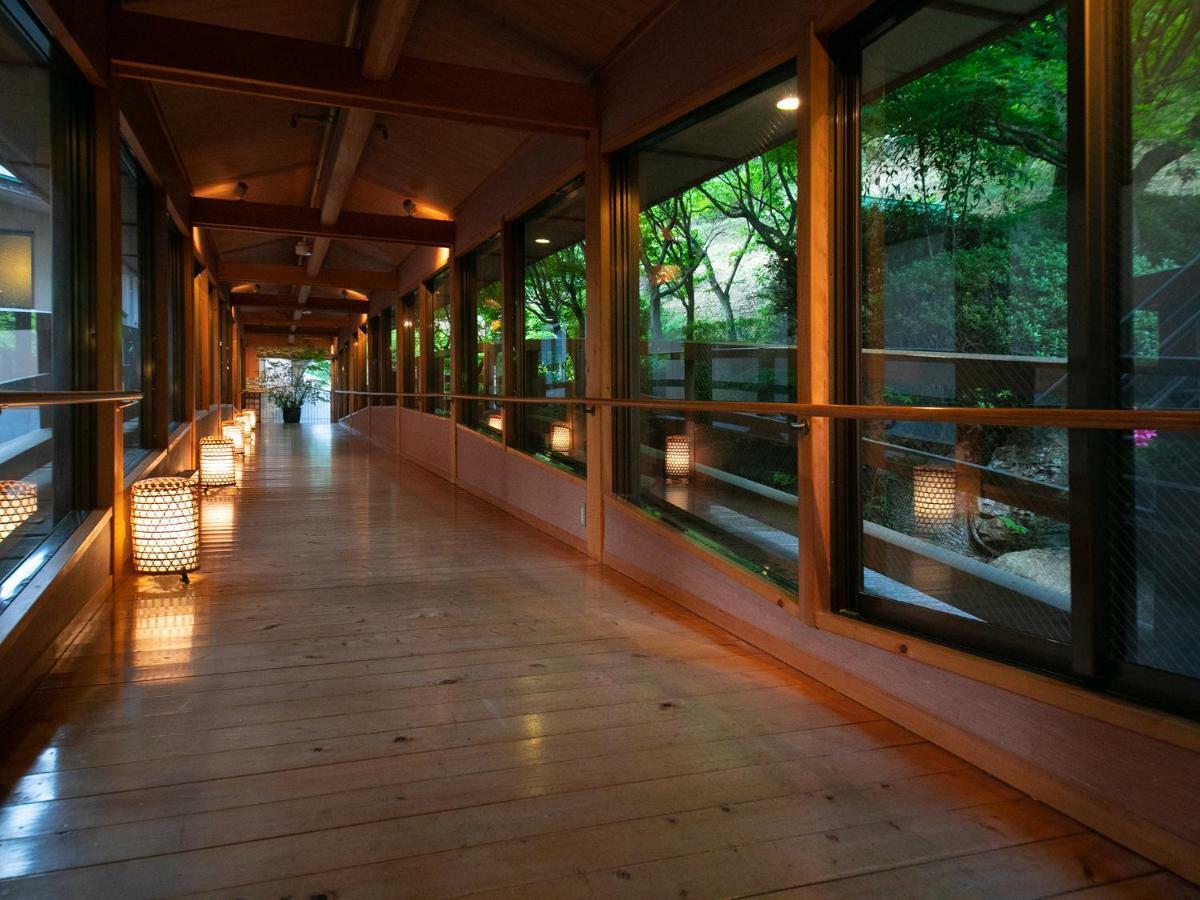 Iwakuni Kokusai Kanko Hotel Exterior foto
