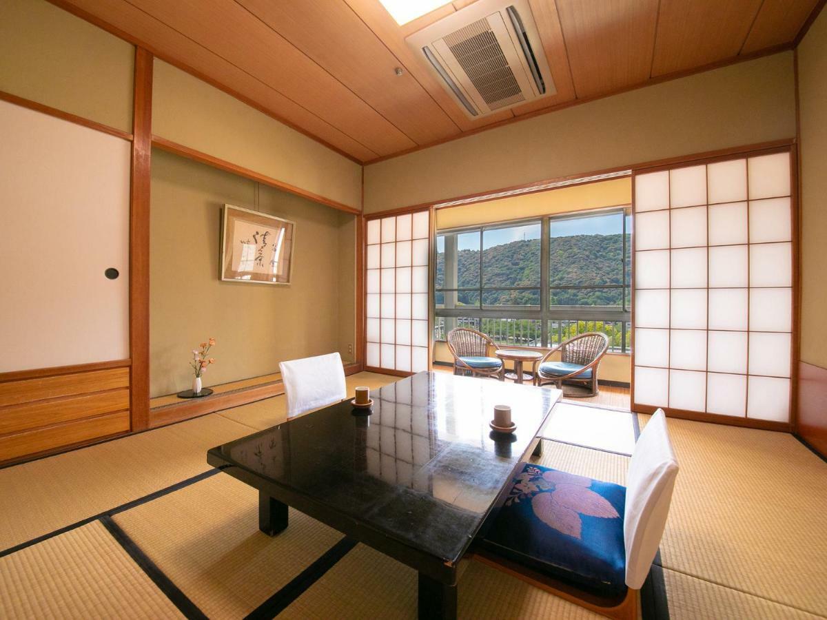 Iwakuni Kokusai Kanko Hotel Exterior foto