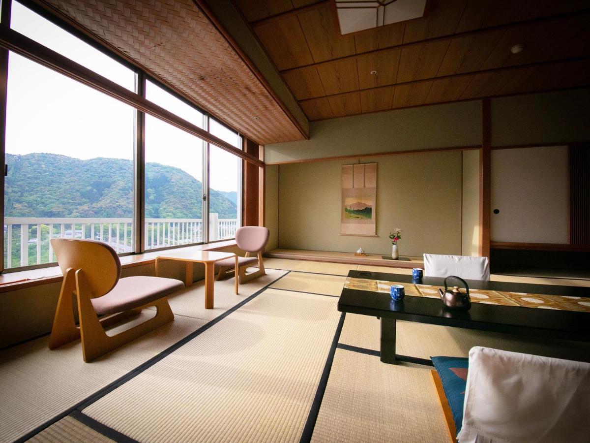 Iwakuni Kokusai Kanko Hotel Exterior foto